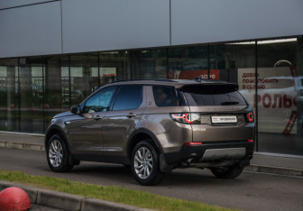 Подержанный автомобиль Land Rover Discovery Sport 2017 года (8 фото)