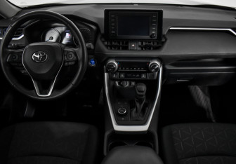 Подержанный автомобиль Toyota RAV4 2020 года (16 фото)