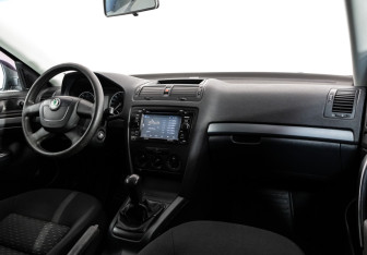 Подержанный автомобиль Skoda Octavia Liftback 2011 года (9 фото)