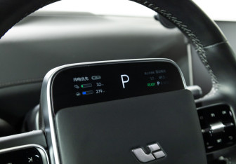 Подержанный автомобиль LiXiang L9 2024 года (12 фото)