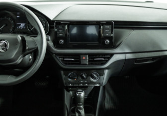 Подержанный автомобиль Skoda Rapid Liftback 2021 года (14 фото)