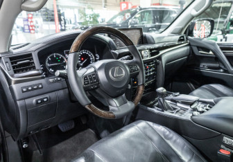 Подержанный автомобиль Lexus LX 2015 года (16 фото)