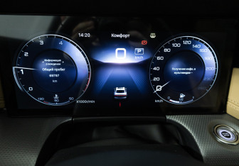 Подержанный автомобиль Hongqi H5 2023 года (12 фото)