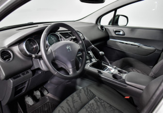 Подержанный автомобиль Peugeot 3008 2012 года (9 фото)