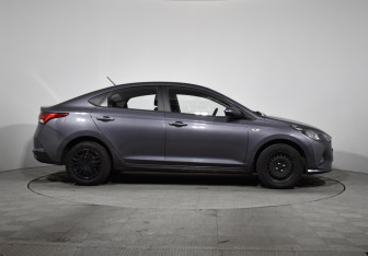 Подержанный автомобиль Hyundai Solaris Sedan 2021 года (4 фото)