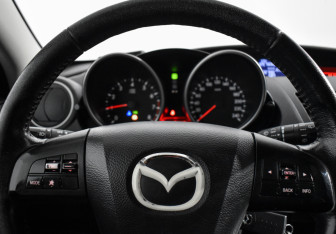 Подержанный автомобиль Mazda 3 Hatchback 2011 года (17 фото)