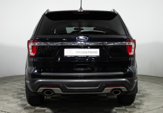 Подержанный автомобиль Ford Explorer 2018 года (6 фото)