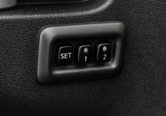 Подержанный автомобиль Nissan Pathfinder 2010 года (16 фото)