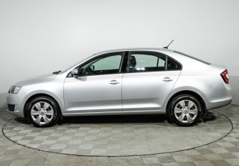 Подержанный автомобиль Skoda Rapid Liftback 2017 года (8 фото)