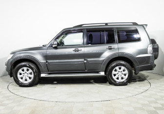 Подержанный автомобиль Mitsubishi Pajero 2015 года (8 фото)