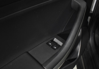 Подержанный автомобиль Skoda Rapid Liftback 2016 года (10 фото)