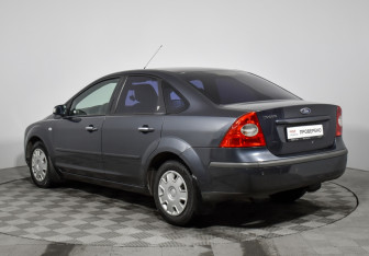 Подержанный автомобиль Ford Focus Sedan 2007 года (7 фото)