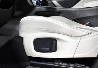 Подержанный автомобиль Jaguar F-Pace 2016 года (11 фото)