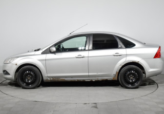 Подержанный автомобиль Ford Focus Sedan 2008 года (8 фото)