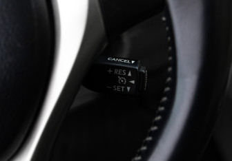 Подержанный автомобиль Lexus ES 2013 года (22 фото)