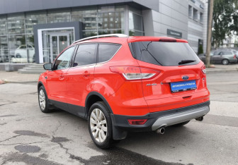 Подержанный автомобиль Ford Kuga 2013 года (6 фото)