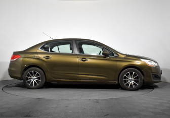 Подержанный автомобиль Citroen C4 Sedan 2013 года (4 фото)