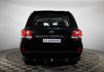 Подержанный автомобиль Toyota Land Cruiser Suv 2008 года (6 фото)