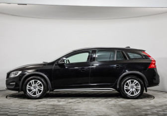 Подержанный автомобиль Volvo V60 Cross Country 2015 года (8 фото)