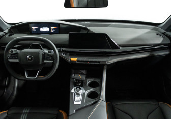 Подержанный автомобиль Changan UNI-V 2024 года (13 фото)
