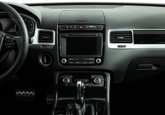 Подержанный автомобиль Volkswagen Touareg 2015 года (14 фото)