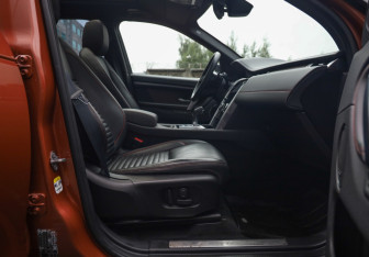 Подержанный автомобиль Land Rover Discovery Sport 2020 года (25 фото)