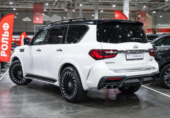 Подержанный автомобиль Infiniti QX80 2021 года (9 фото)