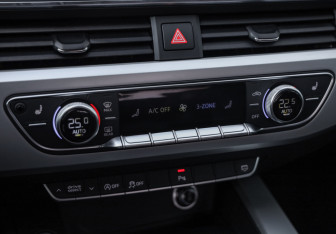 Подержанный автомобиль Audi A4 Sedan 2018 года (18 фото)