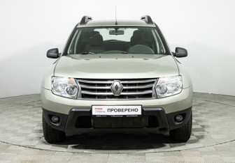 Подержанный автомобиль Renault Duster 2014 года (2 фото)