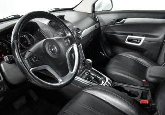 Подержанный автомобиль Opel Antara 2012 года (8 фото)