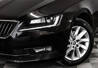 Подержанный автомобиль Skoda Superb Liftback 2017 года (2 фото)