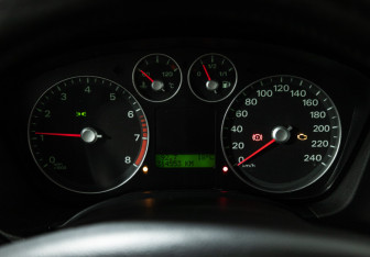 Подержанный автомобиль Ford C-MAX 2004 года (12 фото)