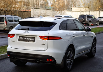 Подержанный автомобиль Jaguar F-Pace 2018 года (5 фото)