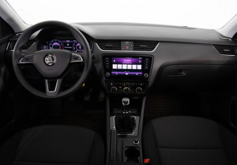 Подержанный автомобиль Skoda Octavia Liftback 2019 года (9 фото)