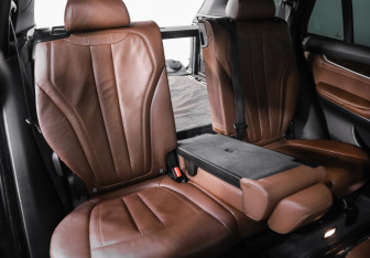 Подержанный автомобиль BMW X5 2013 года (29 фото)