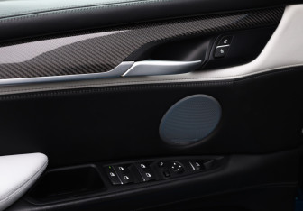 Подержанный автомобиль BMW X5 M 2017 года (22 фото)