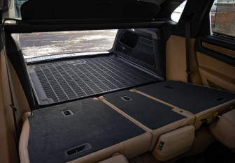 Подержанный автомобиль Porsche Cayenne 2018 года (35 фото)