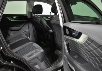 Подержанный автомобиль Hongqi HS5 2024 года (12 фото)