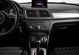 Подержанный автомобиль Audi Q3 2012 года (18 фото)