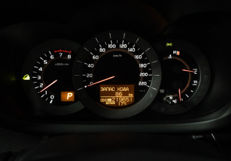 Подержанный автомобиль Toyota RAV4 2010 года (12 фото)