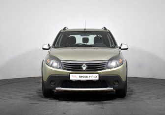 Подержанный автомобиль Renault Sandero 2012 года (2 фото)