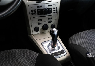 Подержанный автомобиль Opel Astra Hatchback 2008 года (11 фото)