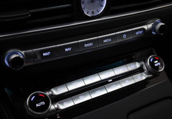 Подержанный автомобиль Genesis G90 2020 года (23 фото)