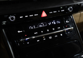 Подержанный автомобиль Kia Carnival 2021 года (29 фото)