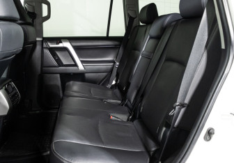 Подержанный автомобиль Toyota Land Cruiser Prado 2017 года (10 фото)