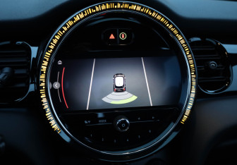 Подержанный автомобиль MINI Hatch 2021 года (17 фото)