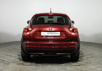 Подержанный автомобиль Nissan Juke 2012 года (6 фото)