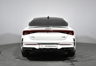 Подержанный автомобиль Kia K5 2022 года (6 фото)