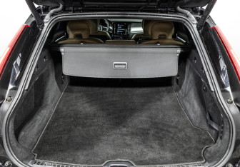 Подержанный автомобиль Volvo V90 2018 года (19 фото)