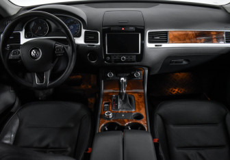 Подержанный автомобиль Volkswagen Touareg 2011 года (14 фото)